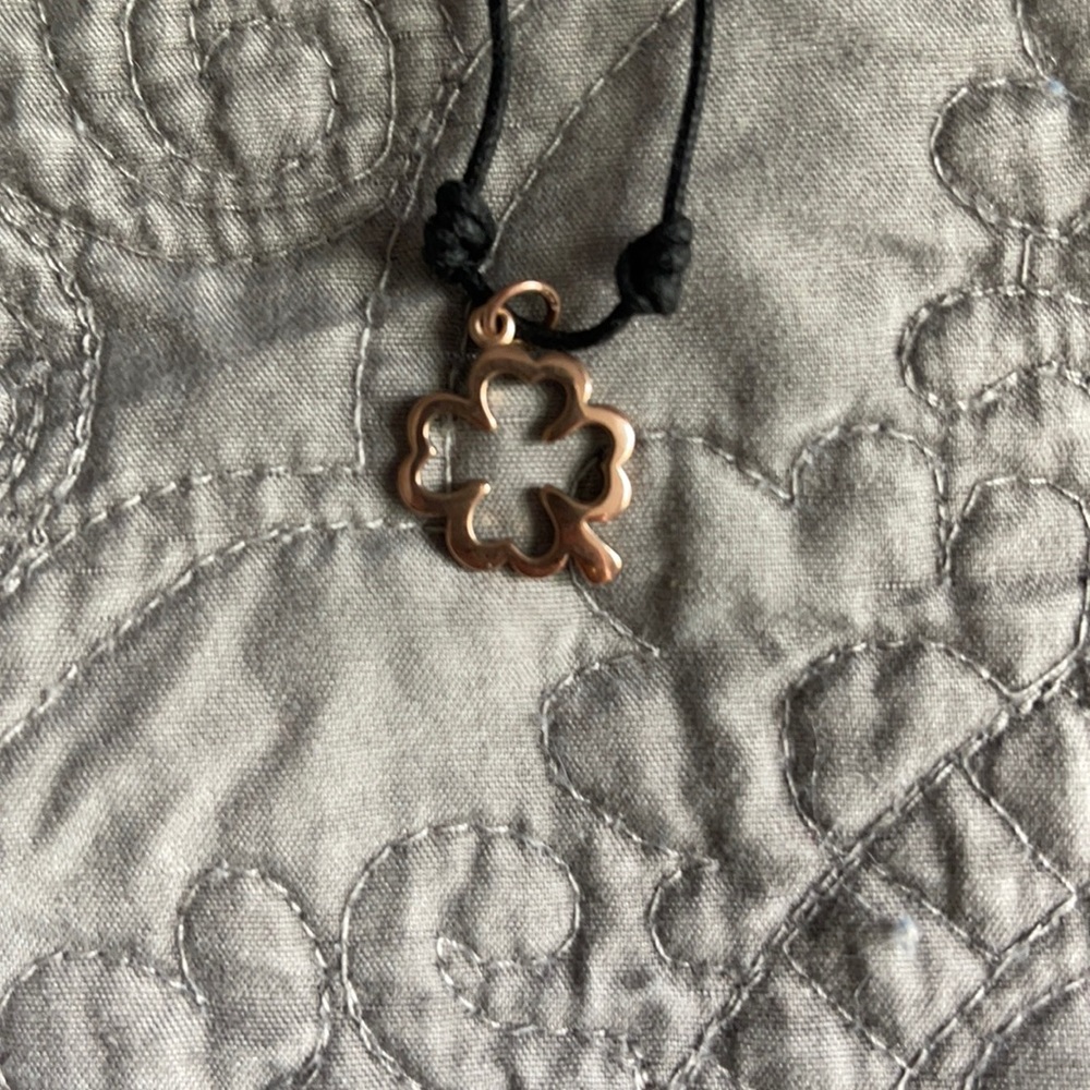 Dodo pomellato rose gold charm - clover